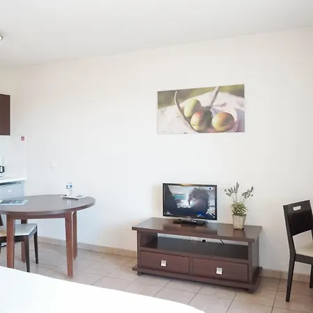 Zenitude Hotel-residences Six-fours