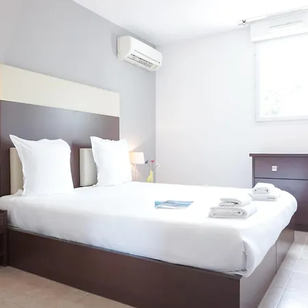 Zenitude Hotel-residences Six-fours Aparthotel