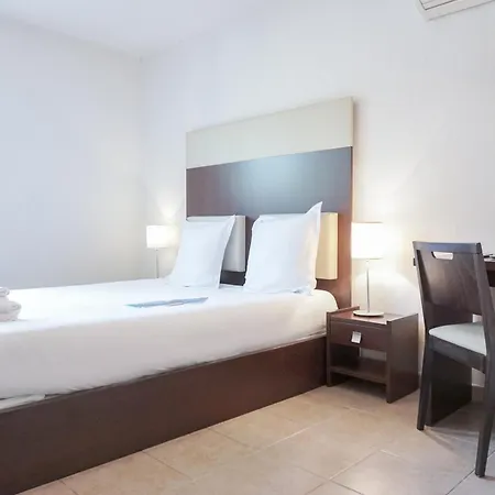 Zenitude Hôtel-résidences Six-fours Apart-hotel *