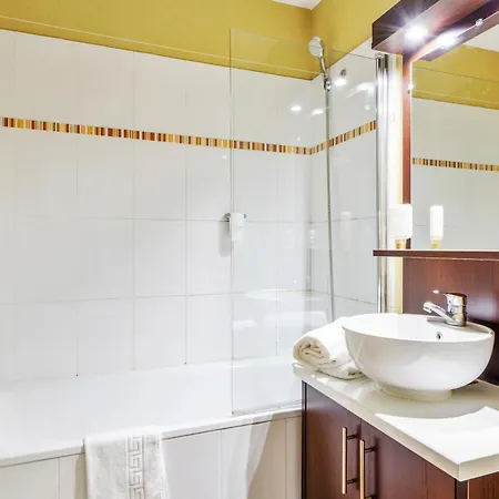Zenitude Hotel-residences Six-fours