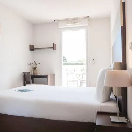 Zenitude Hotel-residences Six-fours Aparthotel *