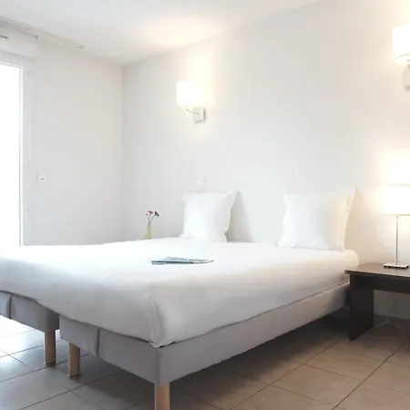 Zenitude Hotel-residences Six-fours *
