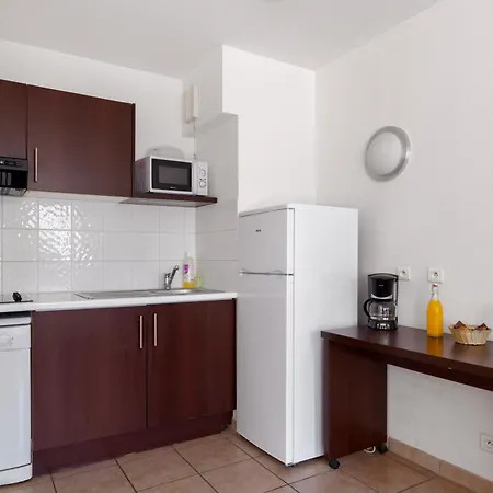 Zenitude Hotel-residences Six-fours Aparthotel Les Playes